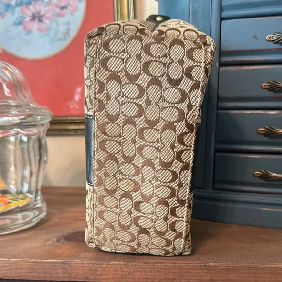 ๐๐ป๐๐คCoach Brown and tan mini Bag with Signature - Picture 2 of 15